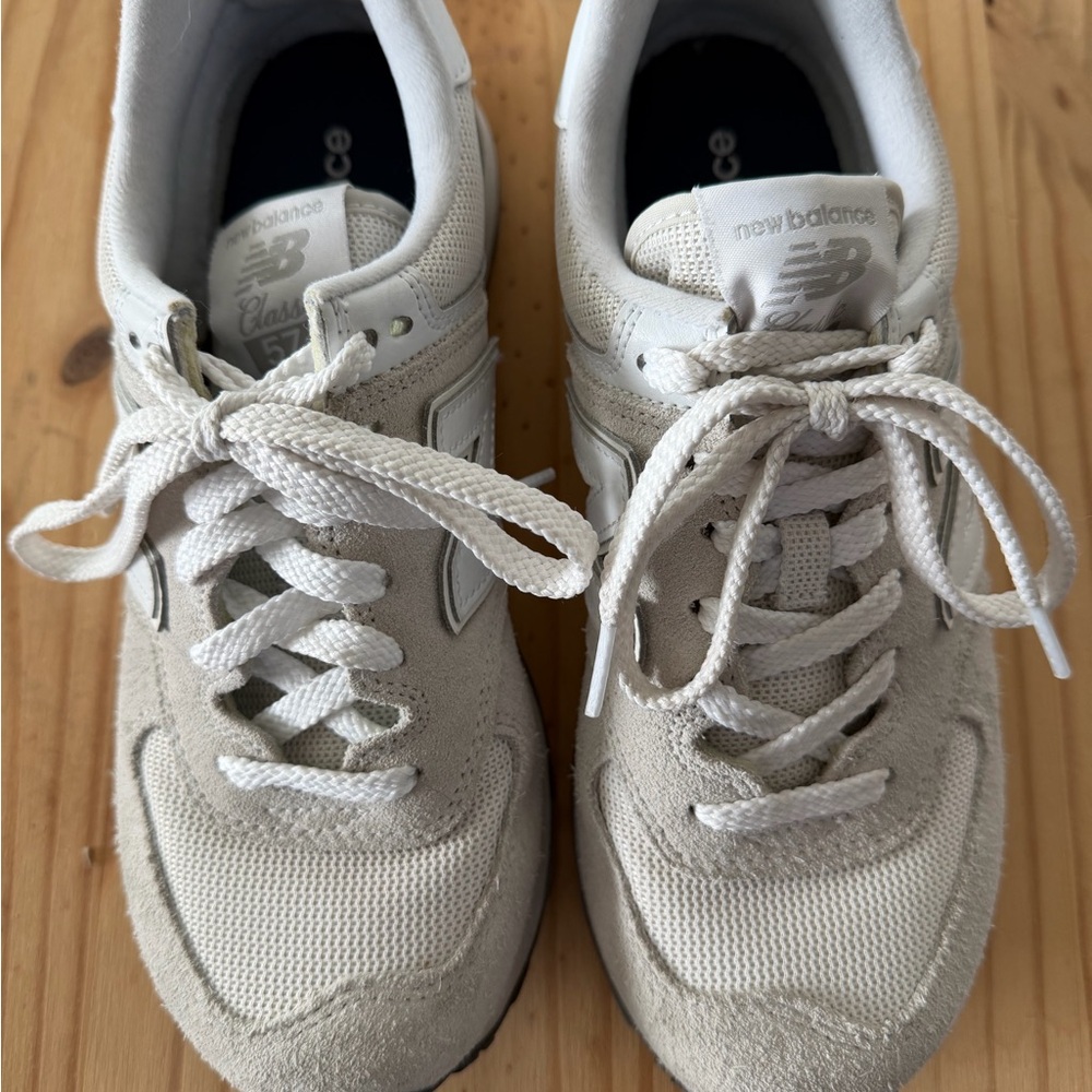New Balance 574. - Picture 2 of 3